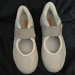 RYKA Gray Athletic Shoes with Textured Fabric